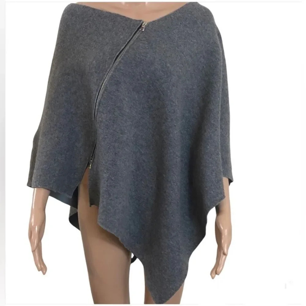 Poncho with zipper
